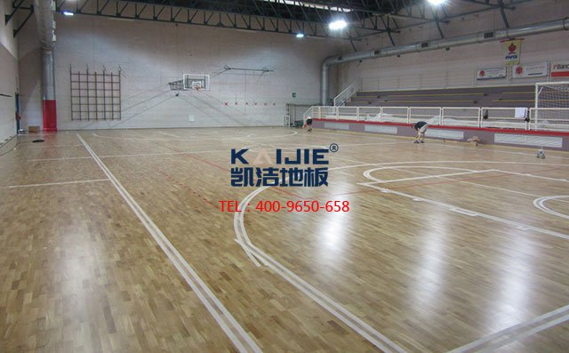 為什么體育館都用專業(yè)的籃球場木地板？——凱潔地板
