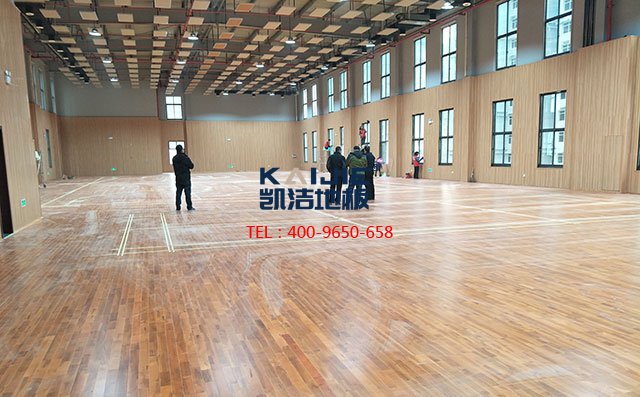 體育館木地板安裝施工藝，很全很專業(yè)——?jiǎng)P潔地板