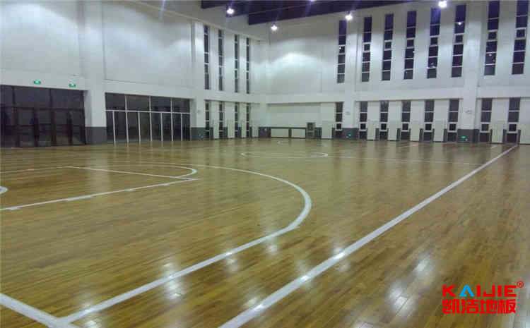 柞木籃球?qū)嵞具\(yùn)動地板哪家公司好