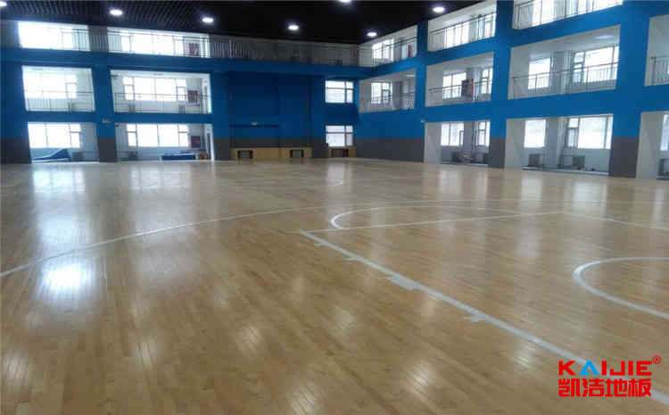 羽毛球館木地板怎么選擇合適的——?jiǎng)P潔地板